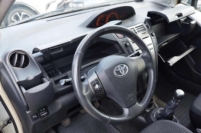 Toyota Yaris cena 23900 przebieg: 147326, rok produkcji 2010 z Rydułtowy małe 436